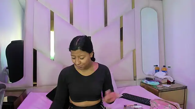 Vaneline2 online show from 24, 4, 2026