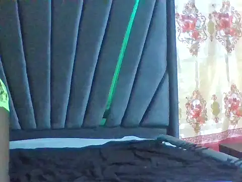 petitelavishey online show from 20, 4, 2026