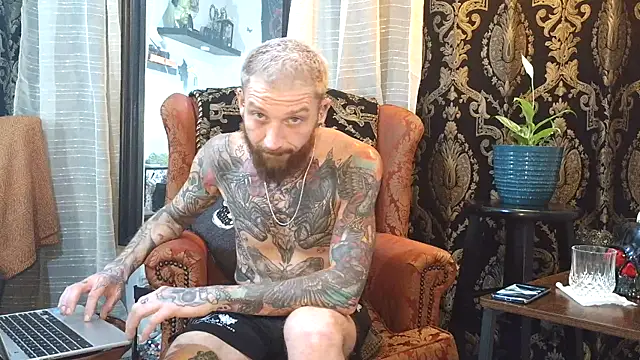Snapshot of F_D_R_ chatting on 11, 4, 2026 F D R online show from 11, 4, 2026