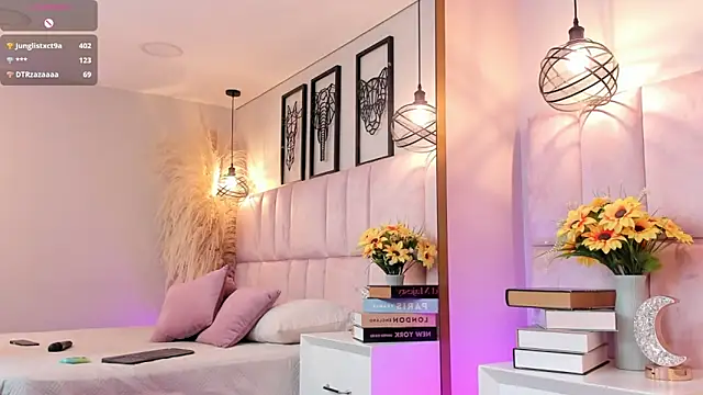 RaquelHyde  online show from 19, 4, 2026