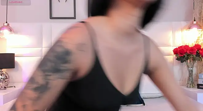 RaquelHyde  online show from 9, 6, 2026