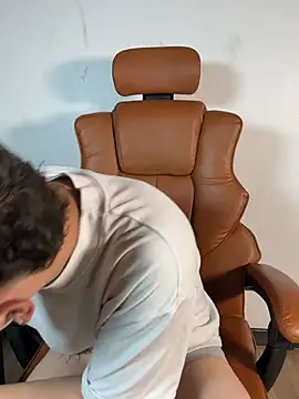 ARON LUXX online show from 28, 3, 2026