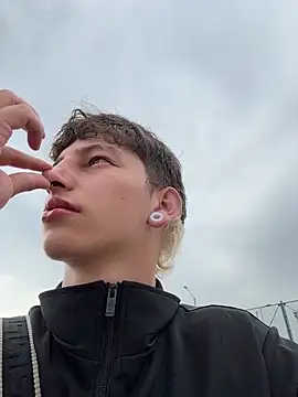 ARON LUXX online show from 23, 4, 2026