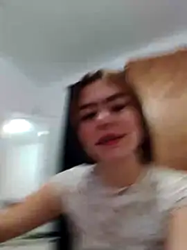 Snapshot of EmiNavarro chatting on 4, 7, 2026 EmiNavarro online show from 4, 7, 2026