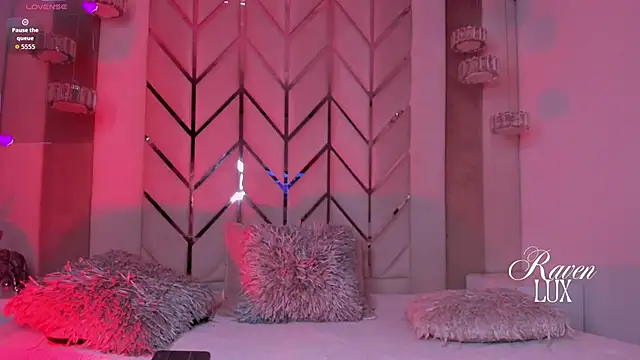 Raven Luxx online show from 19, 4, 2026