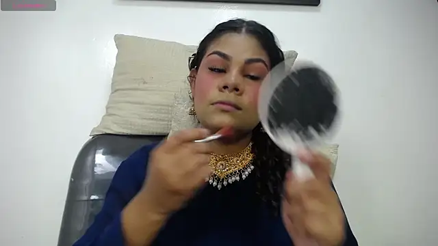 yaazhinii online show from 23, 4, 2026