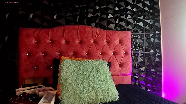 karenwild 1 online show from 25, 4, 2026