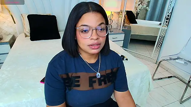 YazminJenner online show from 24, 4, 2026