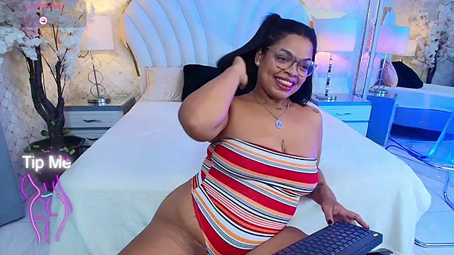 YazminJenner online show from 28, 4, 2026