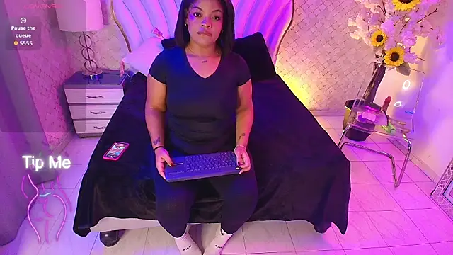 YazminJenner online show from 11, 6, 2026