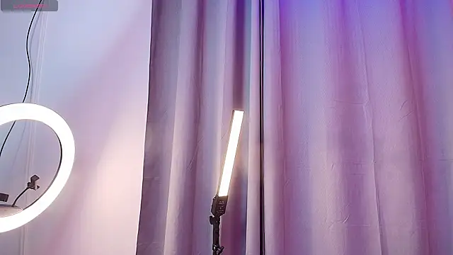 YazminJenner online show from 24, 7, 2026