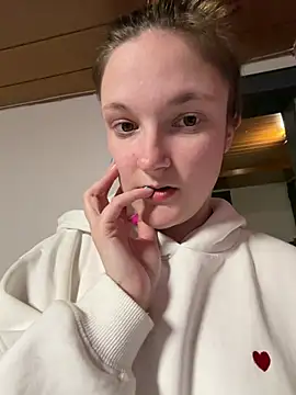 ViviLuu online show from 14, 4, 2026