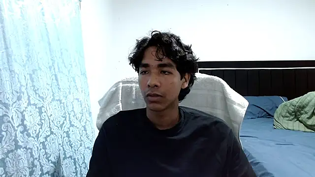 Pedestal diamant online show from 25, 4, 2026