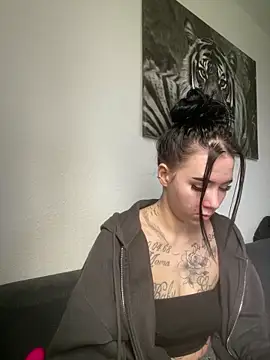 zoeelovee online show from 25, 2, 2026