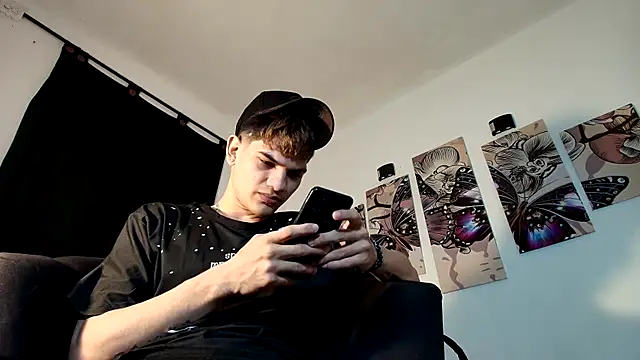 Jesshot bigcock20cm online show from 21, 4, 2026