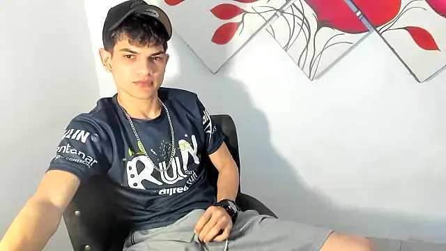 Jesshot bigcock20cm online show from 7, 6, 2026