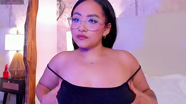 IvyStonne online show from 25, 4, 2026