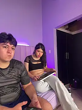 EmilyAndAndrew online show from 21, 4, 2026