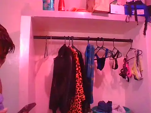 tranycamii online show from 7, 6, 2026