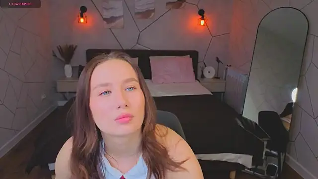  Kiki angel  online show from 22, 4, 2026