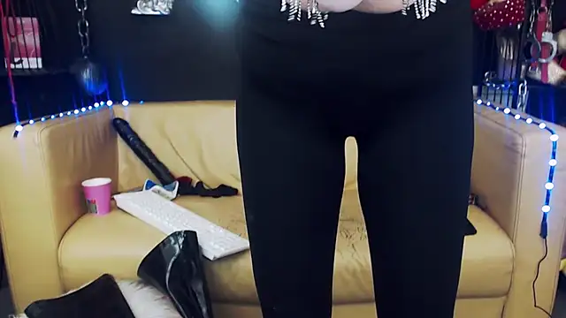 Snapshot of GoddessGeo chatting on 13, 11, 2025 GoddessGeo online show from 13, 11, 2025