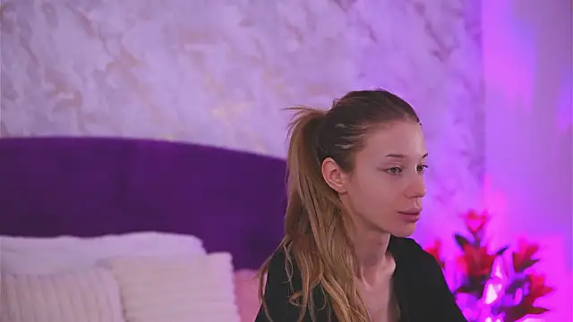 EllinaNuria online show from 18, 2, 2026