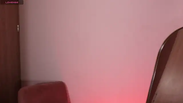 lara bombshell  online show from 25, 4, 2026