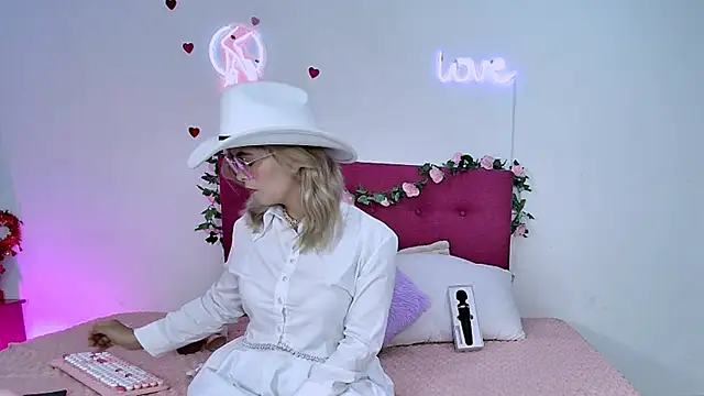 Sharlott 3 online show from 4, 6, 2026