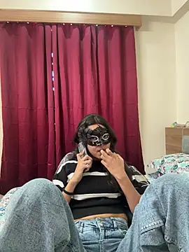 raavigirl online show from 18, 4, 2026