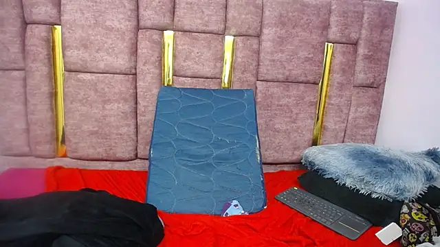 FRANCESCA LOVE  online show from 23, 4, 2026