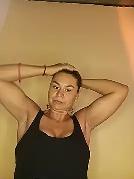 Milf Luna  online show from 18, 4, 2026