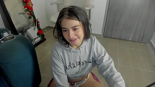 Snapshot of Brunnettee_1 chatting on 14, 6, 2026 Brunnettee 1 online show from 14, 6, 2026