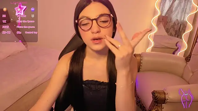 MAHYRA TAY online show from 12, 2, 2026