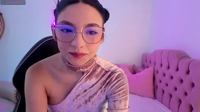 MAHYRA TAY online show from 10, 7, 2026