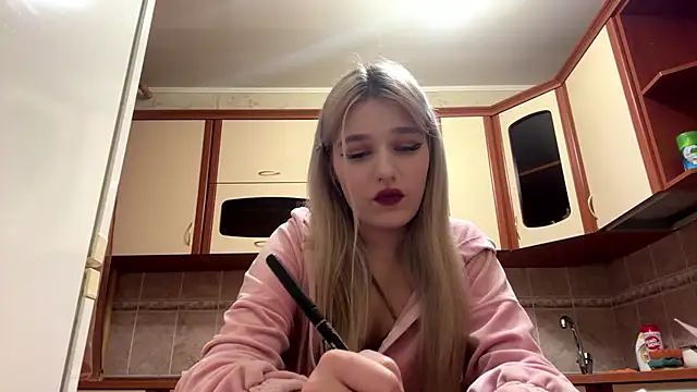 MiaBerlateen online show from 13, 2, 2026