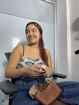 Emily Harpeer online show from 18, 4, 2026