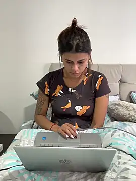 RachelWeisz  online show from 21, 4, 2026