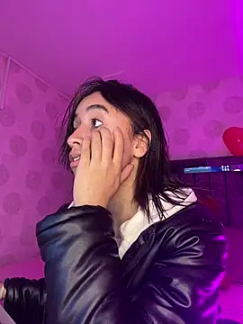 alahia pink online show from 27, 2, 2026