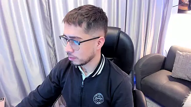 Snapshot of Tommas_Jhonson chatting on 4, 6, 2026 Tommas Jhonson online show from 4, 6, 2026