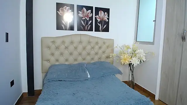 Kitty f00x online show from 9, 3, 2026