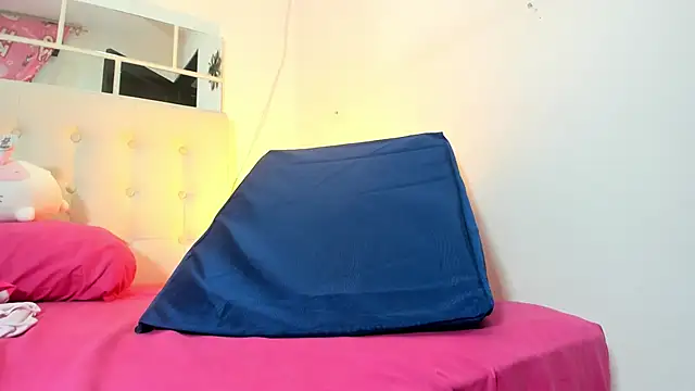 MiaEvans0 online show from 23, 5, 2026
