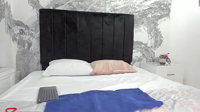 JazminMonroee  online show from 28, 4, 2026