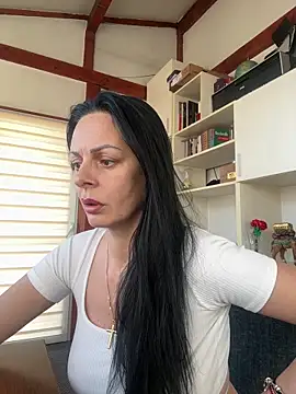 MiriamDelyn online show from 23, 4, 2026