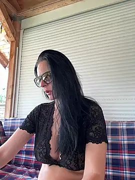 Snapshot of MiriamDelyn chatting on 1, 6, 2026 MiriamDelyn online show from 1, 6, 2026
