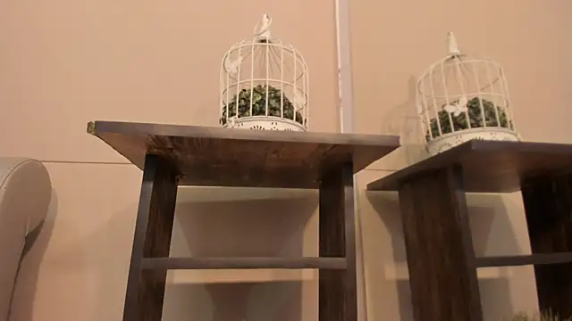 luna bradley  online show from 20, 4, 2026