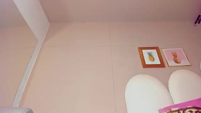 luna bradley  online show from 24, 4, 2026