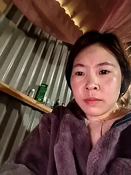 Yiyoongg online show from 14, 2, 2026