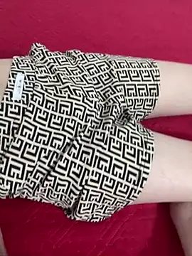 huyenzz online show from 15, 4, 2026