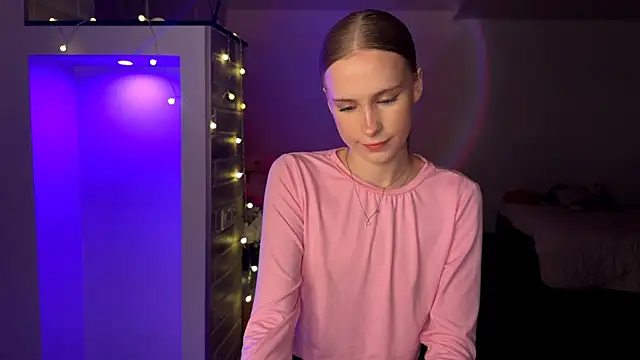 Snapshot of amily_sunray chatting on 13, 7, 2026 amily sunray online show from 13, 7, 2026