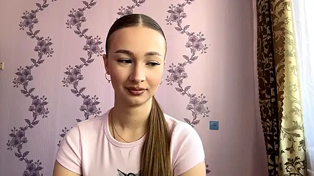 LacieHelaire online show from 12, 3, 2026